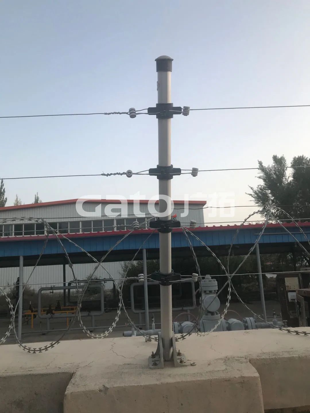 在长达10100米戈壁沙漠装电子围栏，塔里木油田真的选对了！(图11)