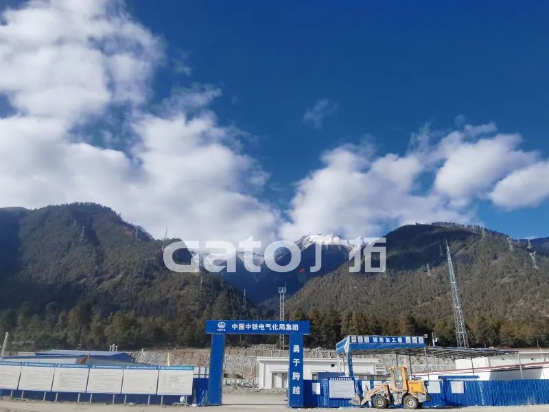 在海拔3700米高原装电子围栏是什么体验? 打卡西藏第一条电气化铁路(图3)