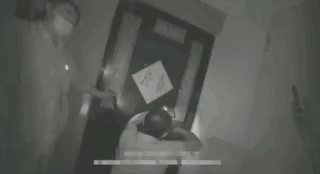 惊险!外卖放门口一天没人拿?警察开锁破门后……(图3)